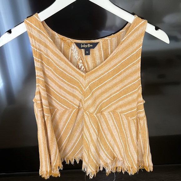 Open back diagonal stripped shirt with frayed edges - Picture 4 of 5